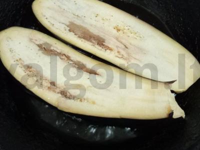 Baklažanų ritinėliai su maskarponės sūrio, graikinių riešutų ir kalendros įdaru Žingsnis 2