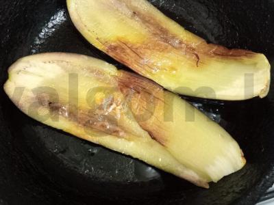 Baklažanų ritinėliai su maskarponės sūrio, graikinių riešutų ir kalendros įdaru Žingsnis 3