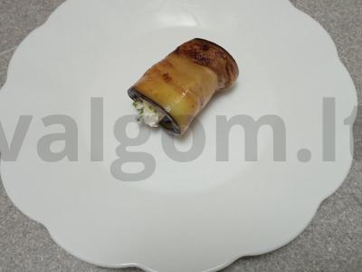 Baklažanų ritinėliai su maskarponės sūrio, graikinių riešutų ir kalendros įdaru Žingsnis 7