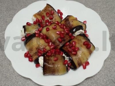 Baklažanų ritinėliai su maskarponės sūrio, graikinių riešutų ir kalendros įdaru pagrindine nuotrauka