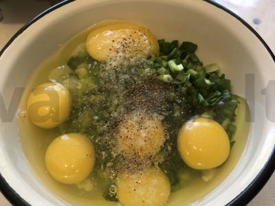 Bulvės su kiaušiniu ir žaliu svogūnu Žingsnis 5