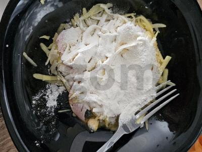 Bulvių ir virtos-rūkyto kumpio dranikai Žingsnis 4