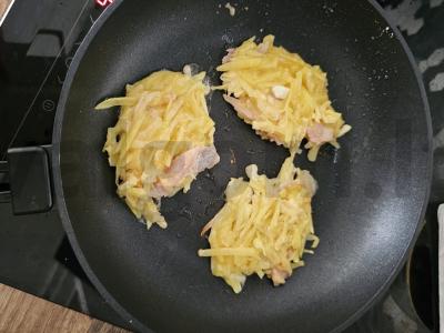 Bulvių ir virtos-rūkyto kumpio dranikai Žingsnis 5