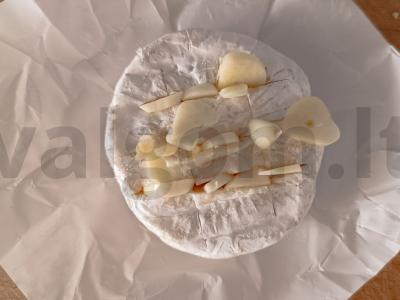 Sūris, keptas orkaitėje su baltu duona ir prieskoniais Žingsnis 3