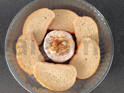 Sūris, keptas orkaitėje su baltu duona ir prieskoniais Žingsnis 5