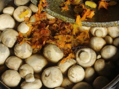 Sriuba su trimis grybų rūšimis Žingsnis 9