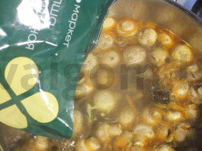 Sriuba su trimis grybų rūšimis Žingsnis 10