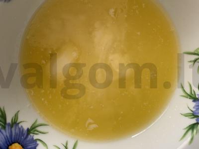 Uogų pyragas su raugintu pienu Žingsnis 2