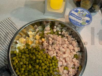 Olivje salotas su jogurtu Žingsnis 5