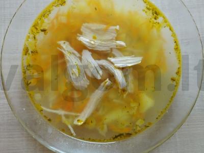 Vištienos sriuba su makaronais pagrindine nuotrauka