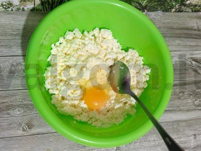 Varškės blynai su kokosų drožlėmis Žingsnis 1