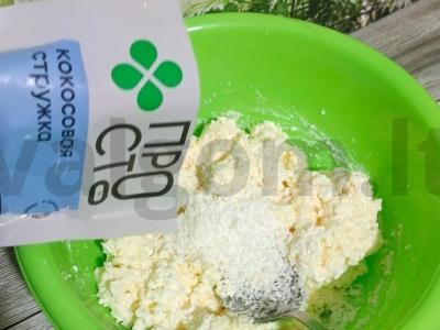 Varškės blynai su kokosų drožlėmis Žingsnis 3