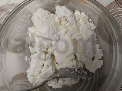 Varškės desertas su įvairiaspalviais cukatais ant topinamburo Žingsnis 2