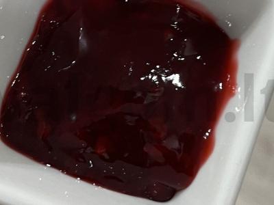 Vyšnių konfitas su malonia rūgštelė pagrindine nuotrauka