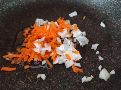 Jazminų ryžiai su morkomis ir svogūnais Žingsnis 1