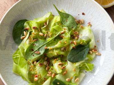 Salotas su šviežiu cukiniju ir pušų riešutais Žingsnis 4