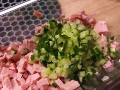 Okroška su dešra ir žolelėmis ant rauginto pieno Žingsnis 1