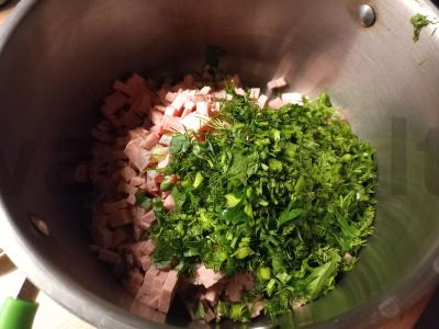 Okroška su dešra ir žolelėmis ant rauginto pieno Žingsnis 3