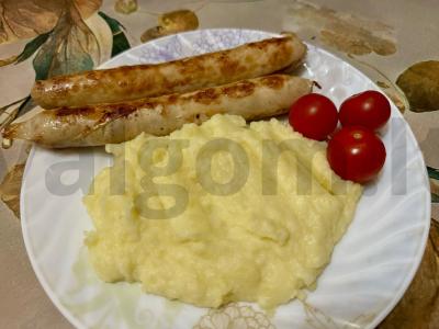 Bulvių košė su dešrelėmis pagrindine nuotrauka