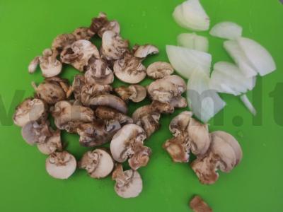 Kepinys su grybais, svogūnais ir sūriu Žingsnis 1