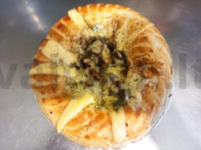 Kepinys su grybais, svogūnais ir sūriu pagrindine nuotrauka