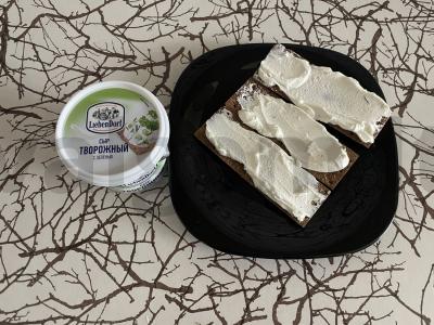 Traškus užkandis su ruginių krekerių ir varškės sūriu Žingsnis 1