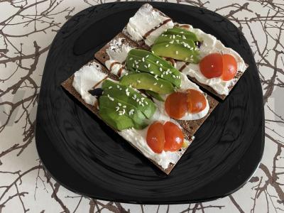 Traškus užkandis su ruginių krekerių ir varškės sūriu Žingsnis 4