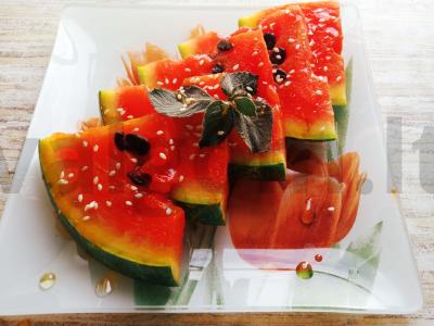 Keptas arbūzas desertui pagrindine nuotrauka