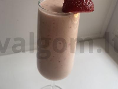 Smuzi su raugintu pienu pusryčiams pagrindine nuotrauka