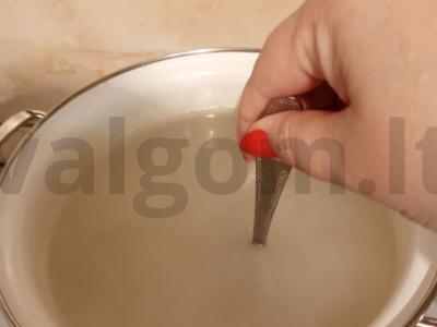 Šviežių uogų, obuolių ir cinamono kompotas Žingsnis 2