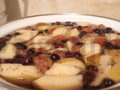 Šviežių uogų, obuolių ir cinamono kompotas Žingsnis 6