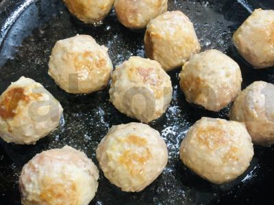 Makaronai su meatballs ir daržovių troškiniu Žingsnis 1