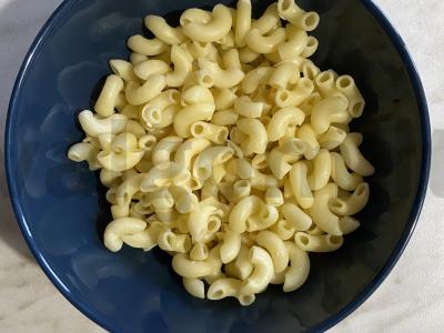 Makaronų apkepas su kiaušinių-jogurto užpilu ir sūriu Žingsnis 1