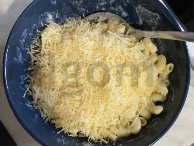 Makaronų apkepas su kiaušinių-jogurto užpilu ir sūriu Žingsnis 3