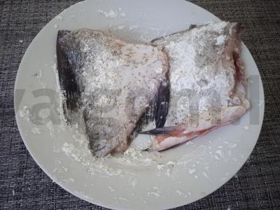 Keptas lydekas su traškia kvapnia plutele Žingsnis 4