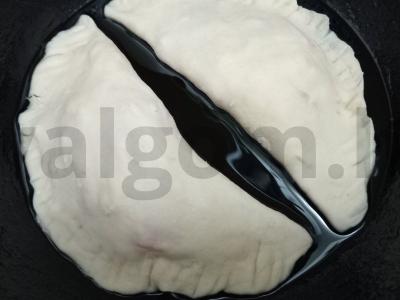 Čeburekai su sūriu ir pomidoru Žingsnis 5