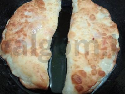 Čeburekai su sūriu ir pomidoru Žingsnis 6