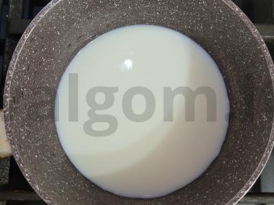 Avižinė košė su pienu, datulėmis ir moliūgų sėklomis Žingsnis 1