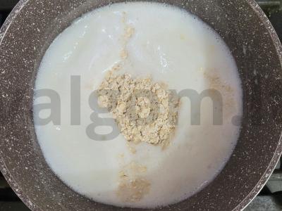 Avižinė košė su pienu, datulėmis ir moliūgų sėklomis Žingsnis 2