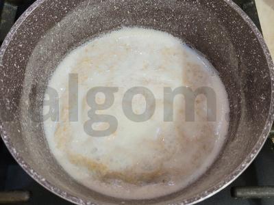 Avižinė košė su pienu, datulėmis ir moliūgų sėklomis Žingsnis 3