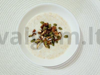 Avižinė košė su pienu, datulėmis ir moliūgų sėklomis Žingsnis 5