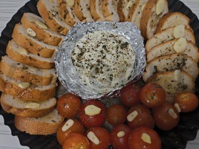 Kepamas kamambero sūris su bagetu ir vyšniniais pomidorais Žingsnis 3