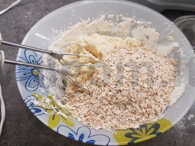 Avižiniai sausainiai „Nėrinys“ su razinomis Žingsnis 6