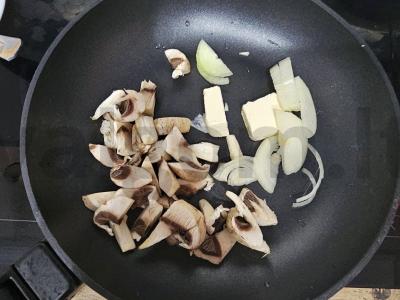 Bulvės su vištiena ir grybais grietinėlės padaže Žingsnis 1