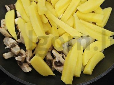 Bulvės su vištiena ir grybais grietinėlės padaže Žingsnis 3