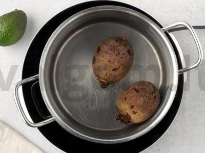 Paprastas salotas su avokadu, burokėliais ir lašiša Žingsnis 1