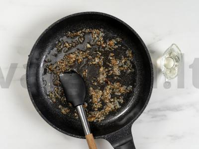 Troškintas menkė su bulvėmis Žingsnis 1