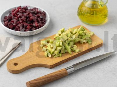 Paprastas salotas su avokadu, burokėliais ir lašiša Žingsnis 2