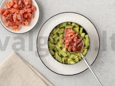 Paprastas salotas su avokadu, burokėliais ir lašiša Žingsnis 3