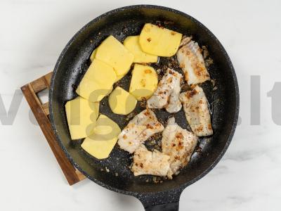 Troškintas menkė su bulvėmis Žingsnis 4